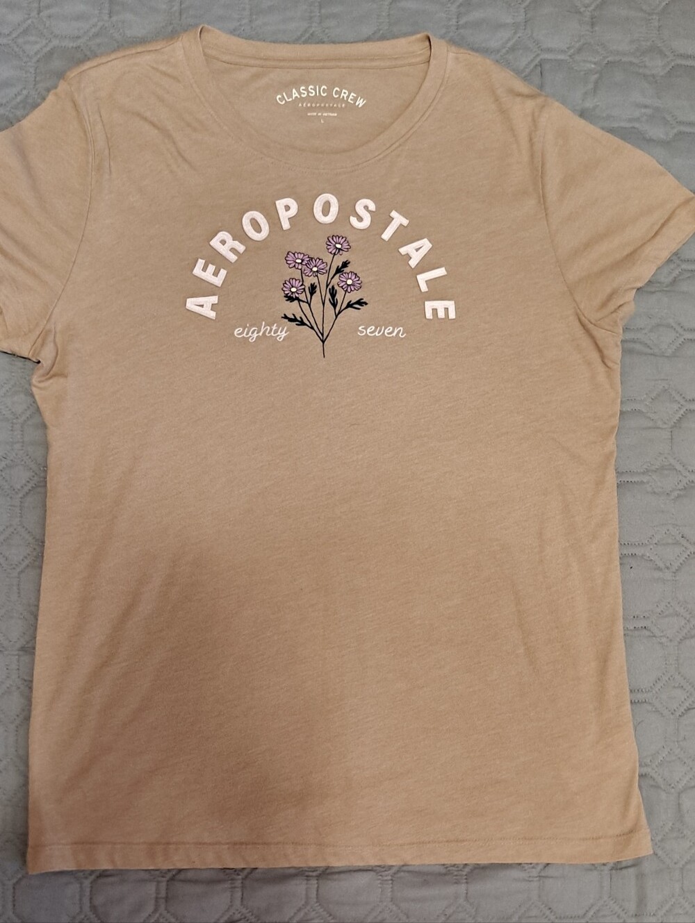 Aeropostale Tan Crewneck Tee with Pink Floral Logo Y2K Size L
